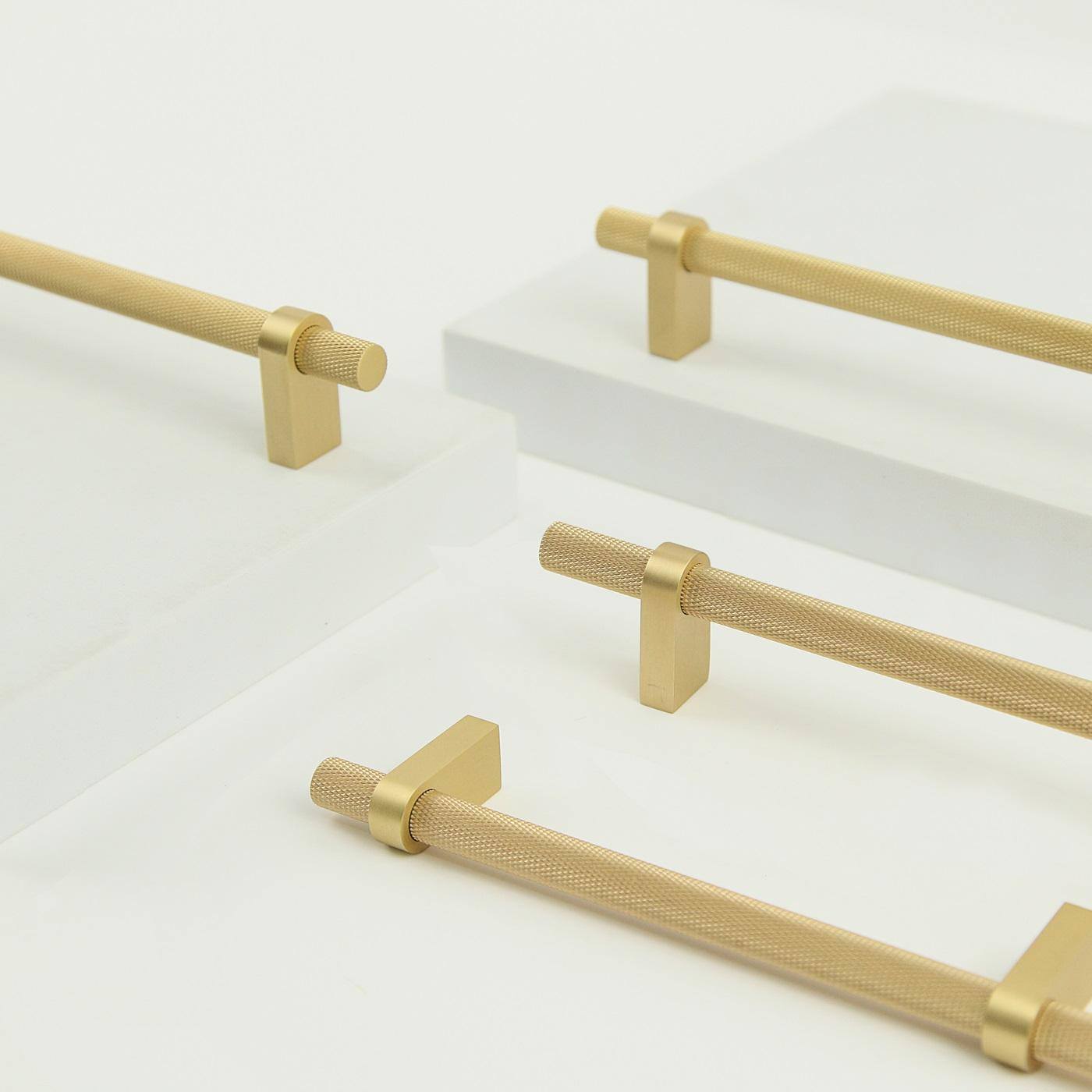 The Monarch Knurled Pull