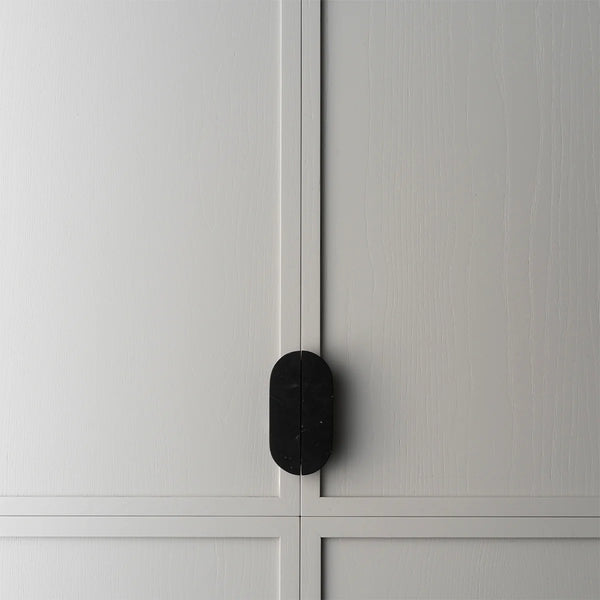 Strata Pull in Black