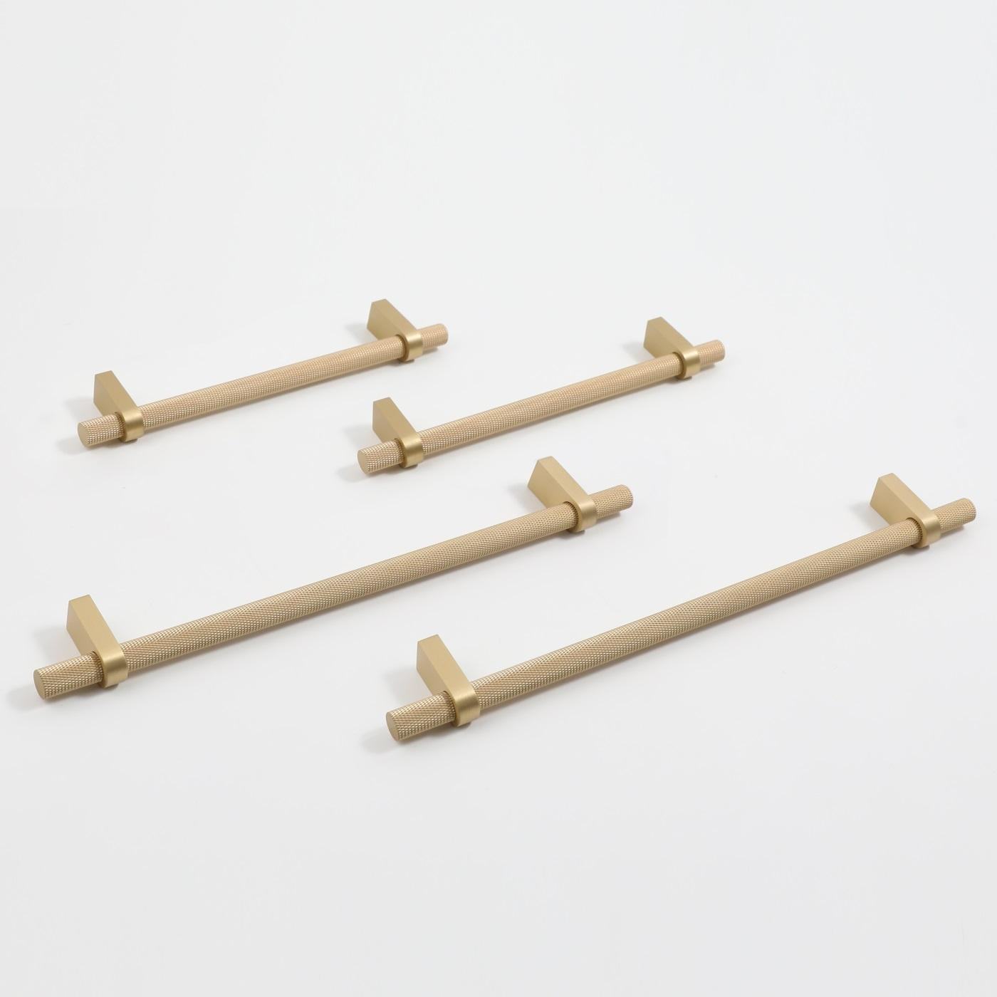 The Monarch Knurled Pull